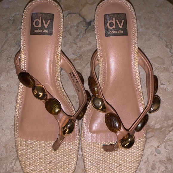 NWOT Size 7.5 Dolce Vita Gold and Gem Studded Sandals - Picture 7 of 9